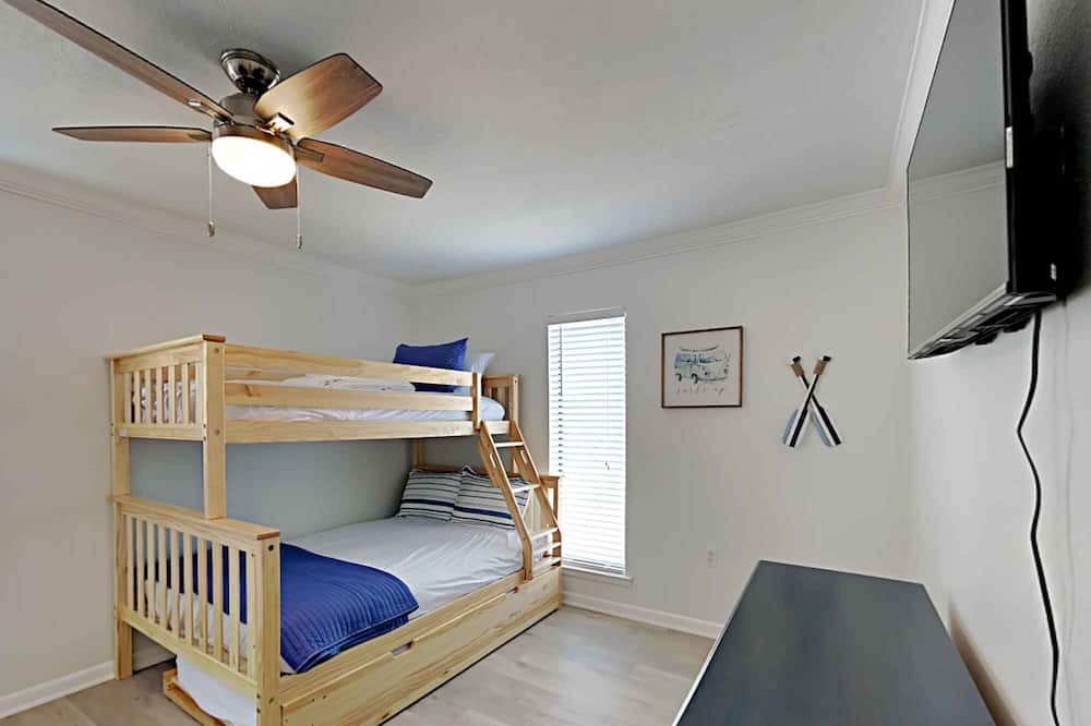 Photo of Bedroom in Miramar Beach