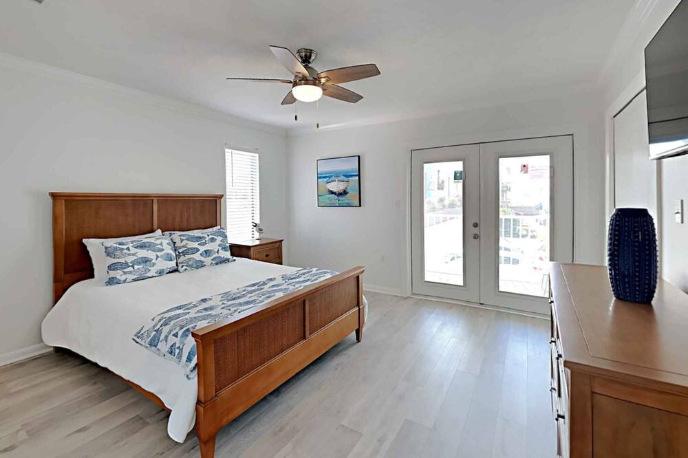 Photo of Bedroom in Miramar Beach