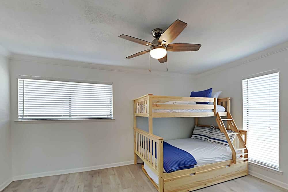 Photo of Bedroom in Miramar Beach