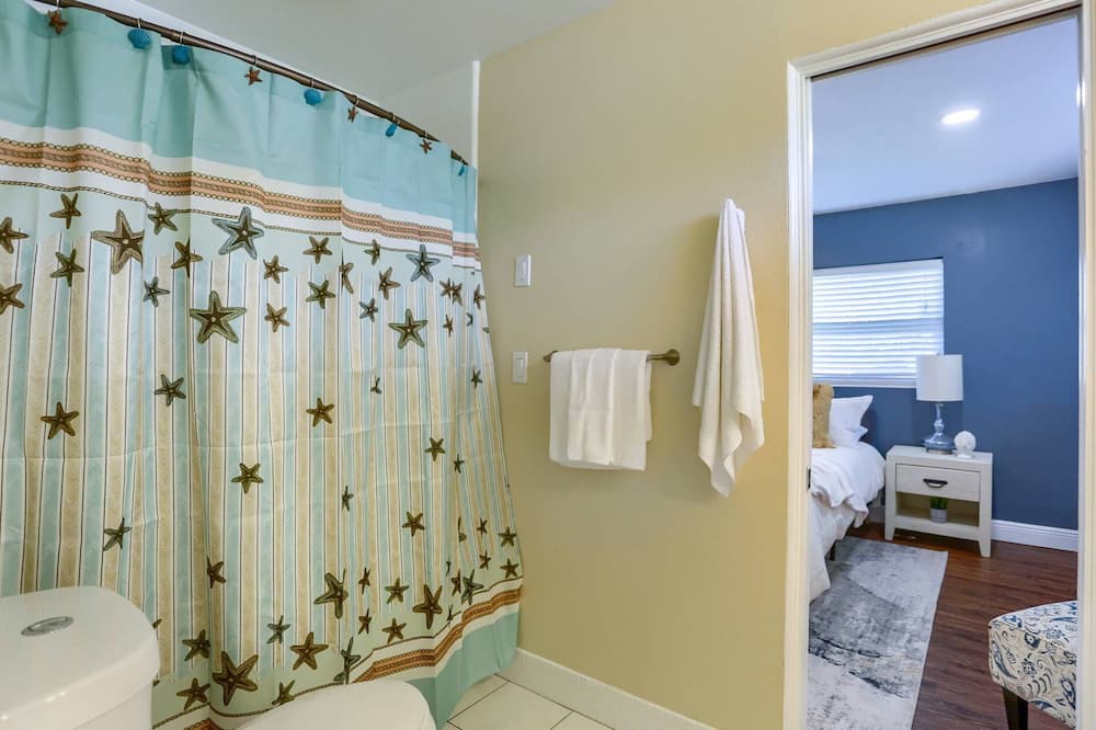 Photo of Bathroom in Anona
