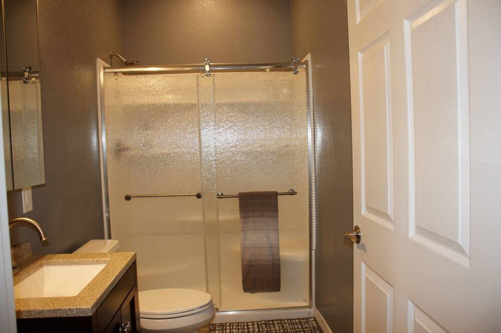 Photo of Bathroom in Edgewater