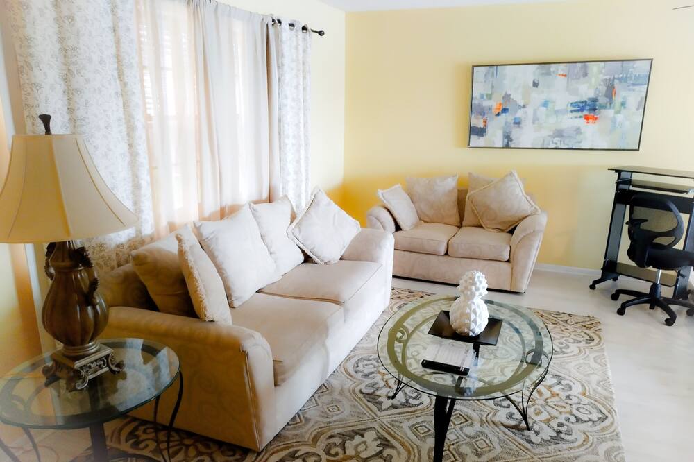 Photo of Livingroom in Spring Hill