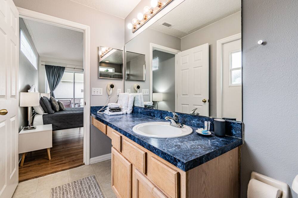 Photo of Bathroom in Lake Berkley