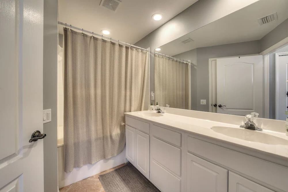 Photo of Bathroom in South Island