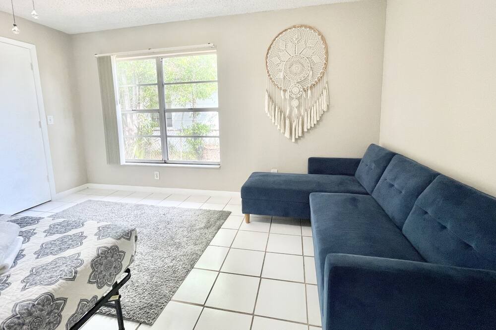 Photo of Livingroom in Oakford Park