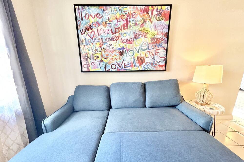 Photo of Livingroom in Oakford Park