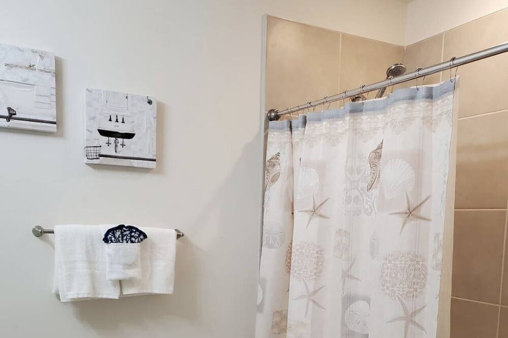 Photo of Bathroom in Mariner