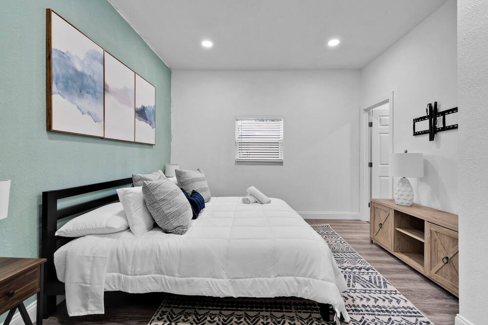 Photo of Bedroom in Little Haiti