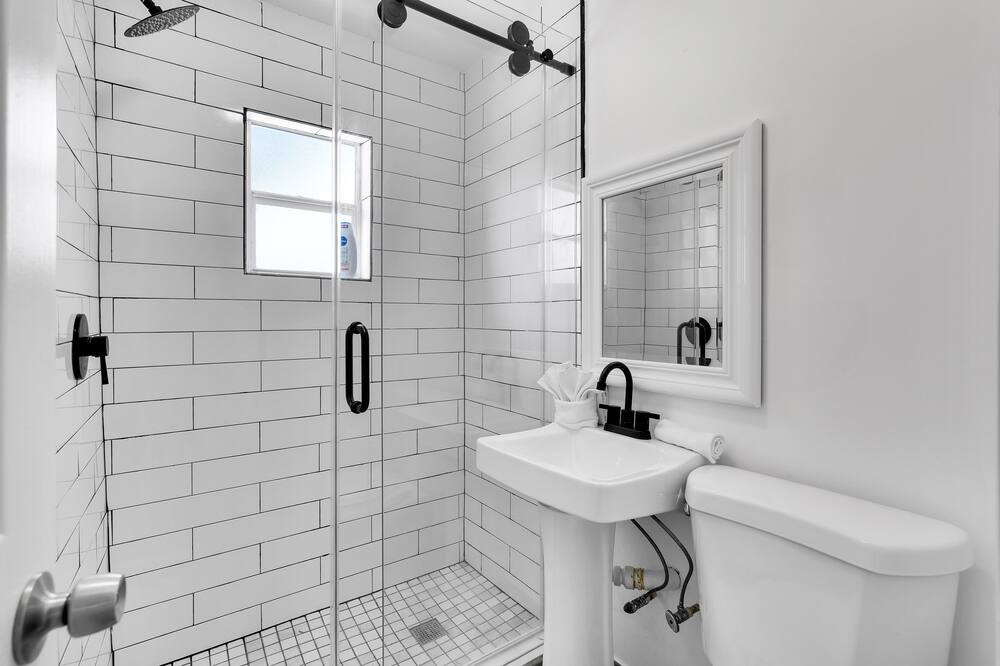 Photo of Bathroom in Little Haiti