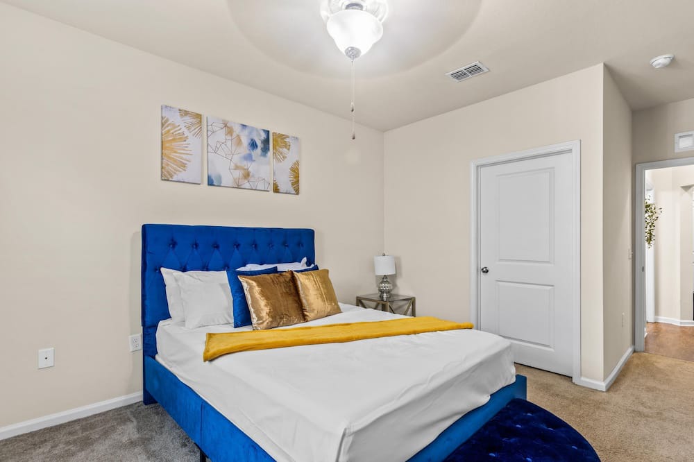 Photo of Bedroom in Deerwood