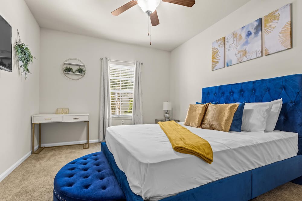 Photo of Bedroom in Deerwood