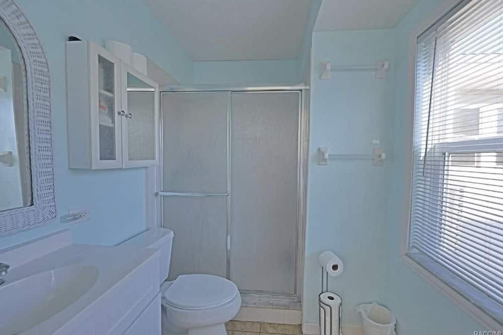 Photo of Bathroom in Yankeetown