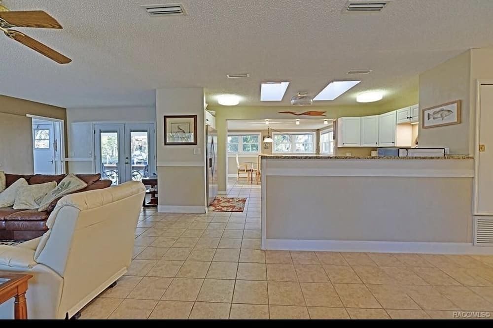 Photo of Bedroom in Yankeetown
