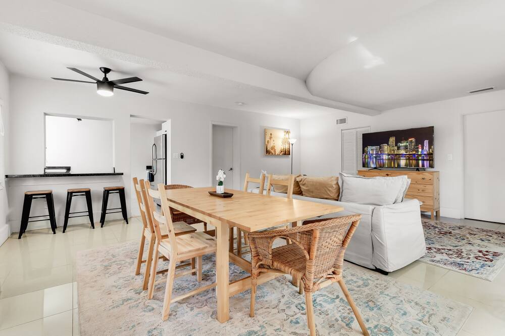Photo of Livingroom in Northeast Coconut Grove