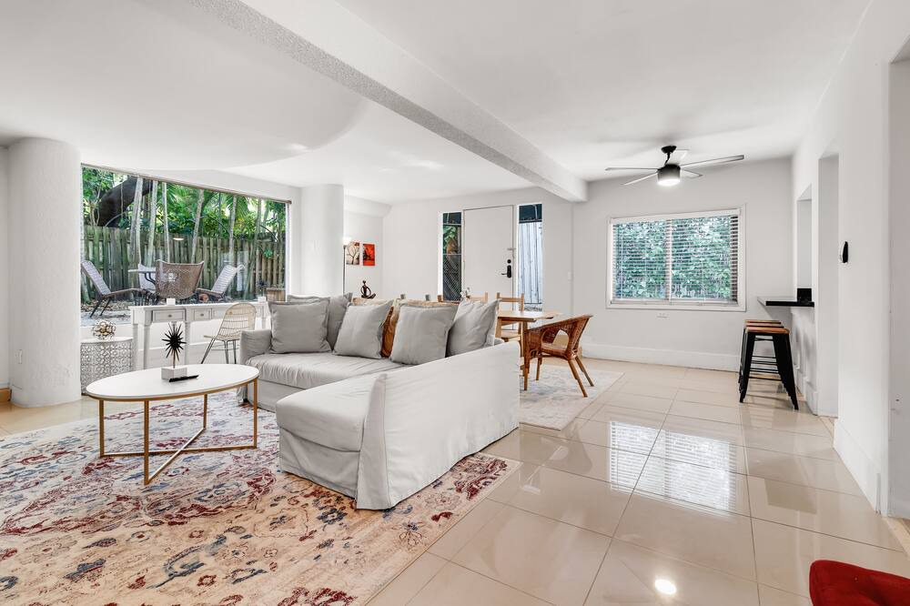 Photo of Livingroom in Northeast Coconut Grove
