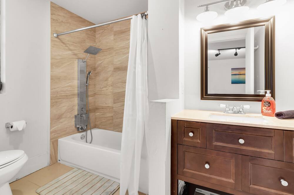 Photo of Bedroom in Northeast Coconut Grove