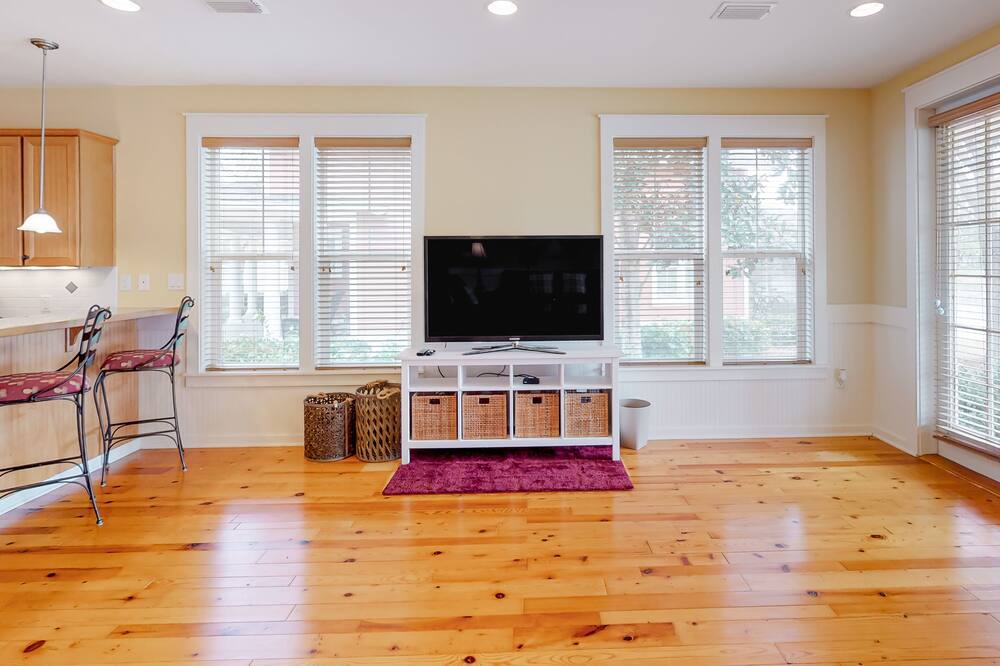 Photo of Others in Laurel Grove