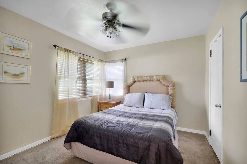 Photo of Bedroom in Lakeshore South
