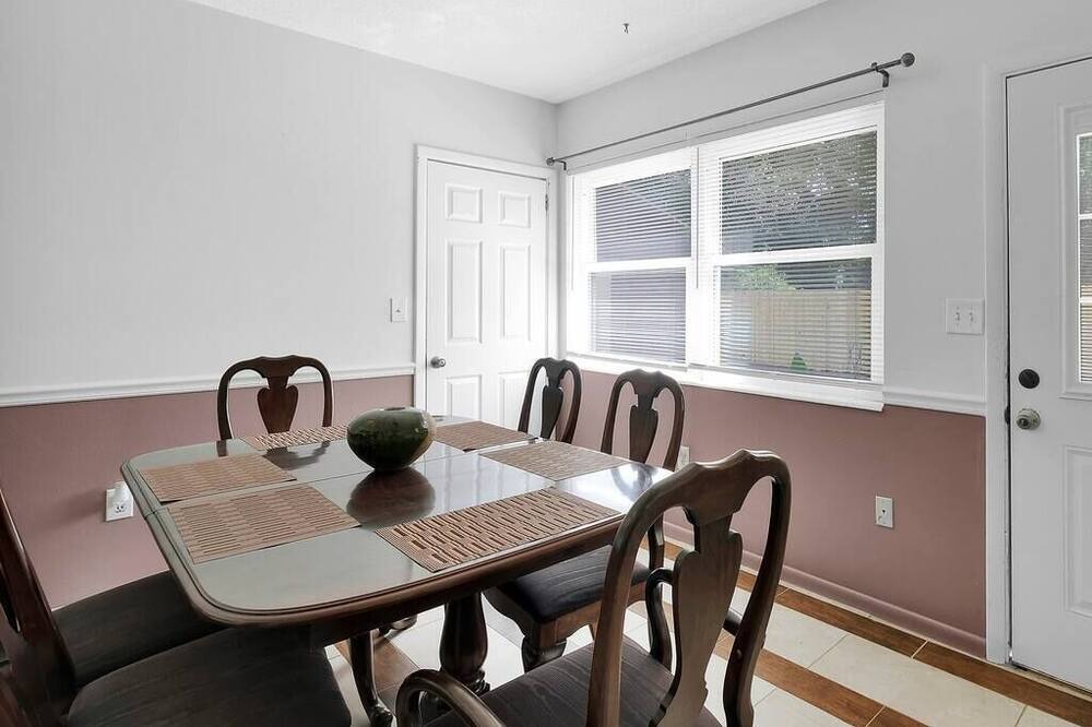 Photo of Kitchen in Lakeshore South