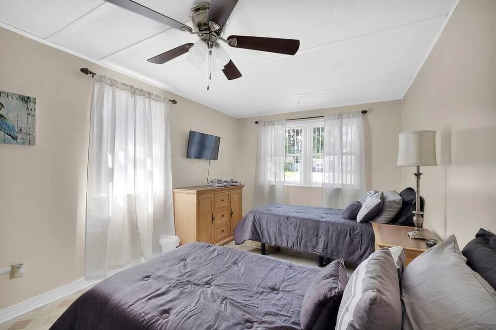 Photo of Bedroom in Lakeshore South
