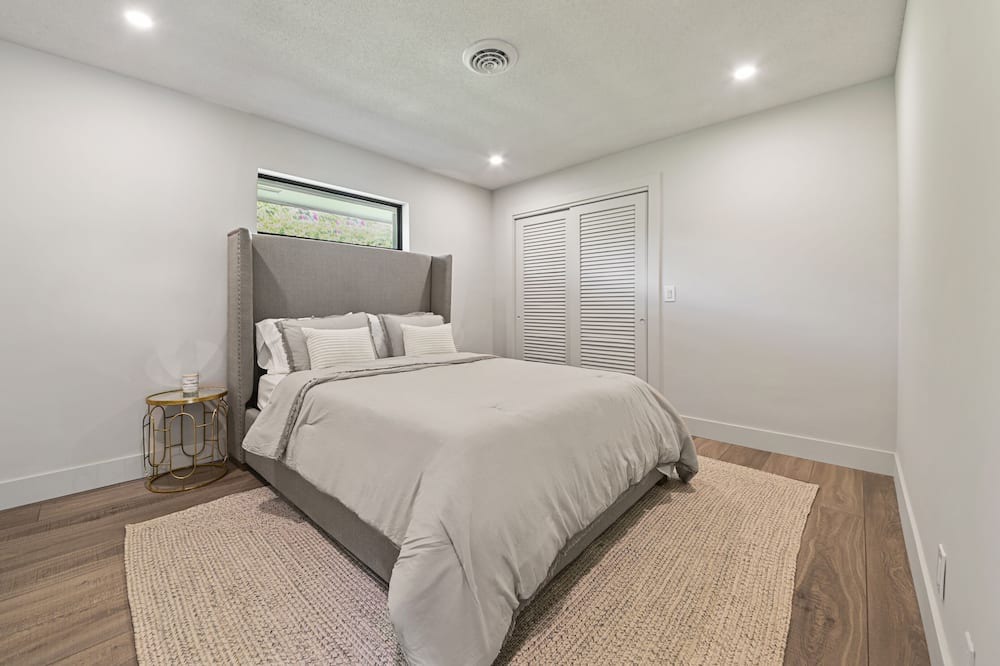 Photo of Bedroom in Lake Clarke Shores