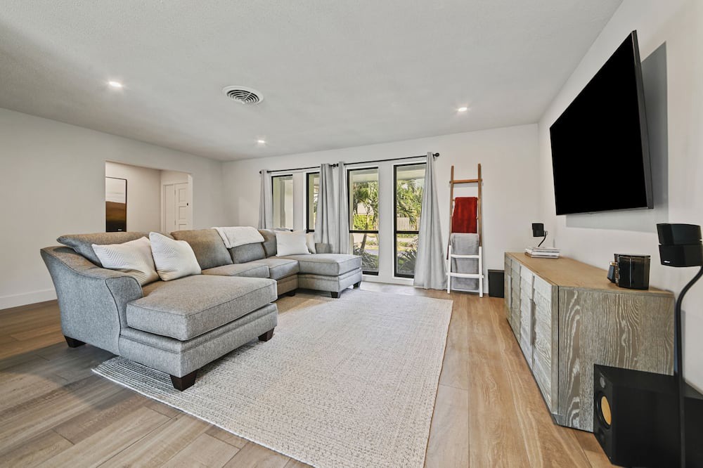Photo of Livingroom in Lake Clarke Shores