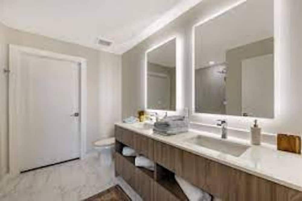 Photo of Bathroom in Flagler Village