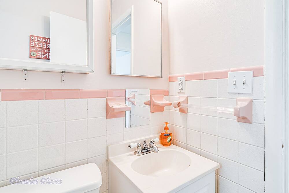 Photo of Bathroom in Independence Square