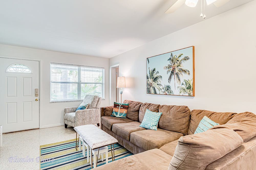 Photo of Livingroom in Independence Square