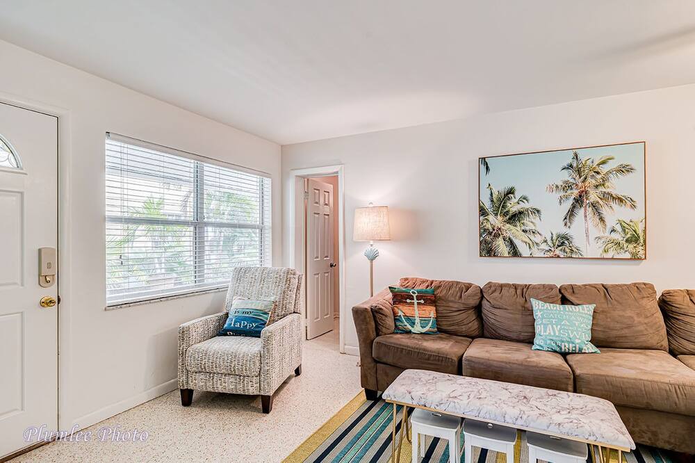 Photo of Livingroom in Independence Square