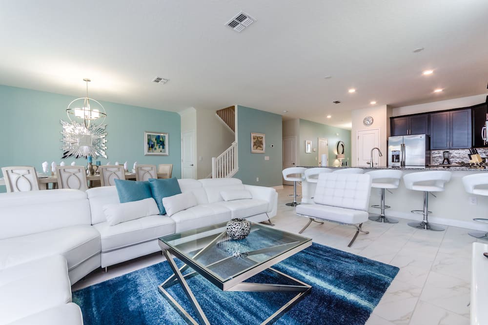 Photo of Livingroom in Davenport