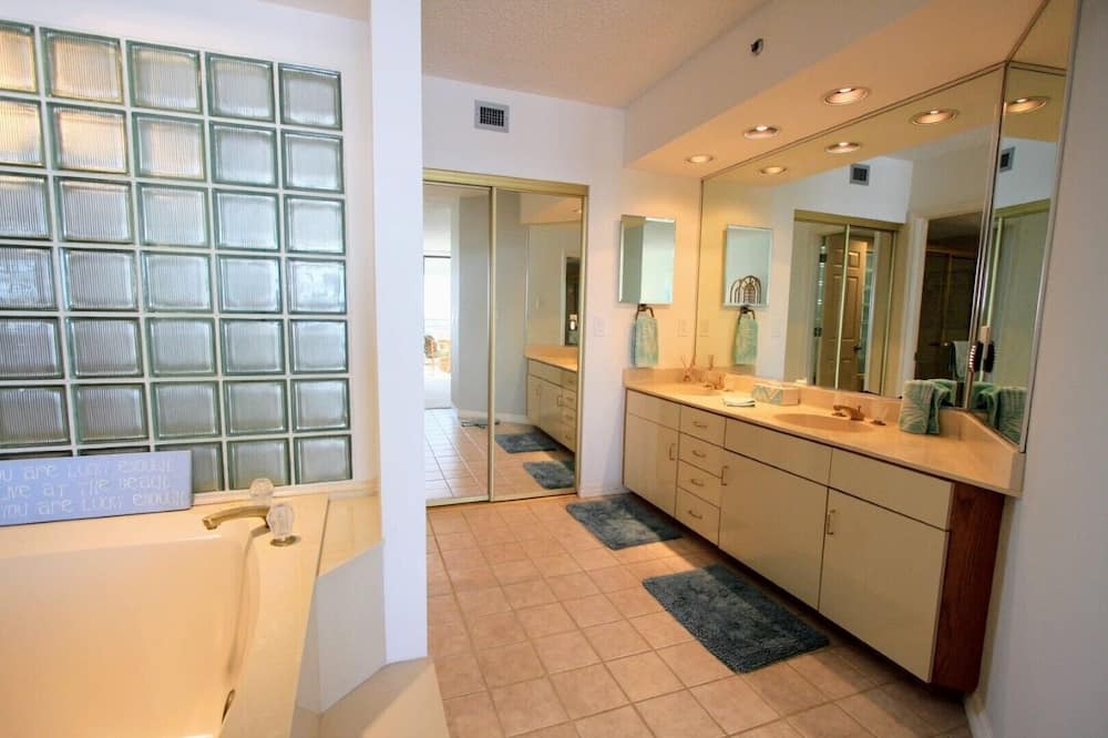 Photo of Bathroom in New Smyrna Beach