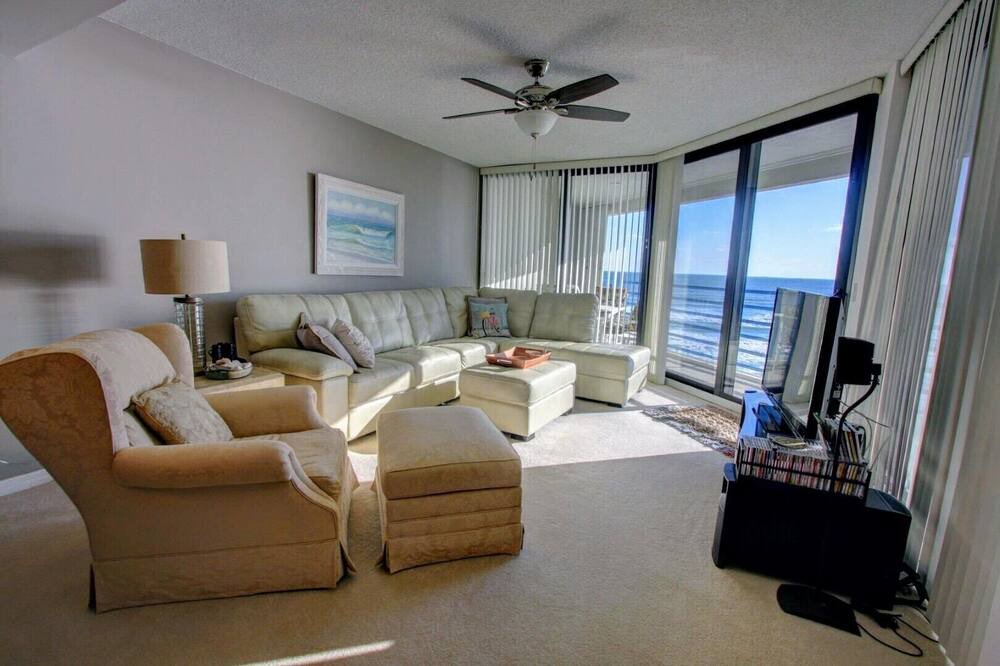 Photo of Livingroom in New Smyrna Beach