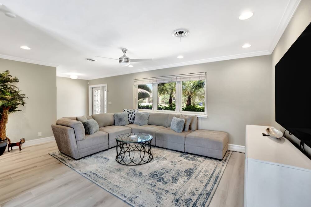 Photo of Livingroom in Pompano Isles