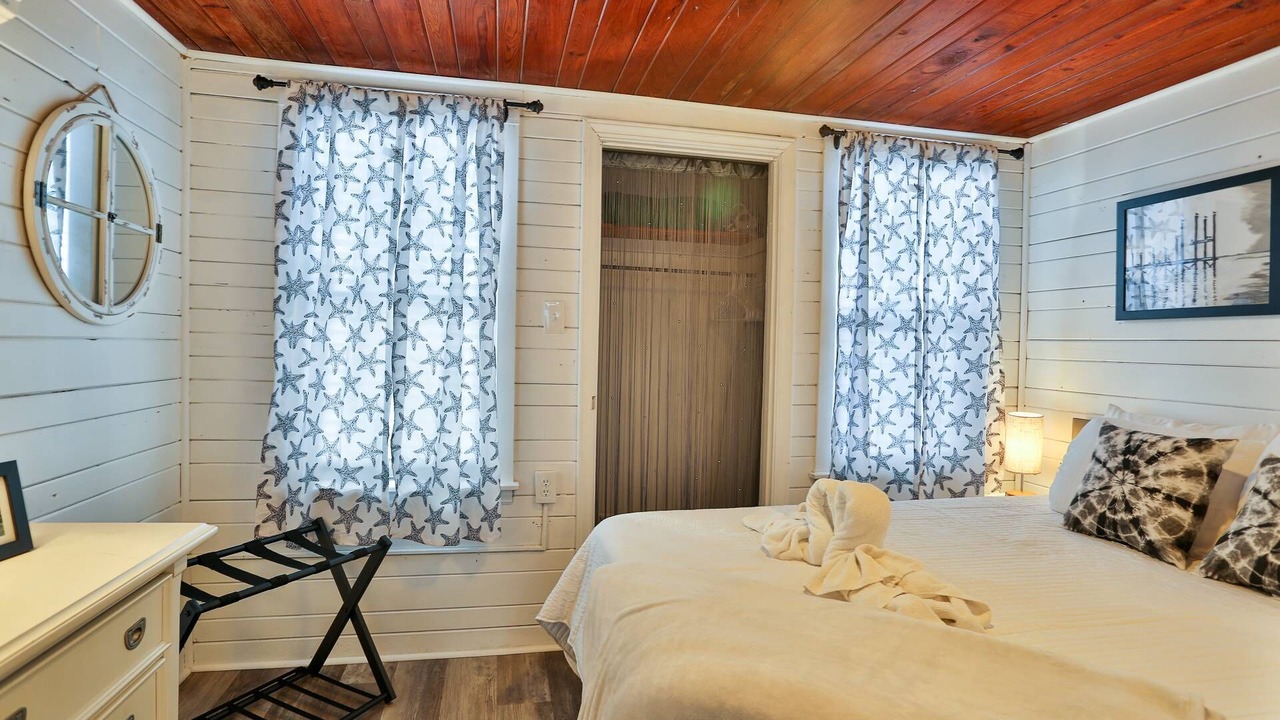 Photo of Bedroom in Treasure Island