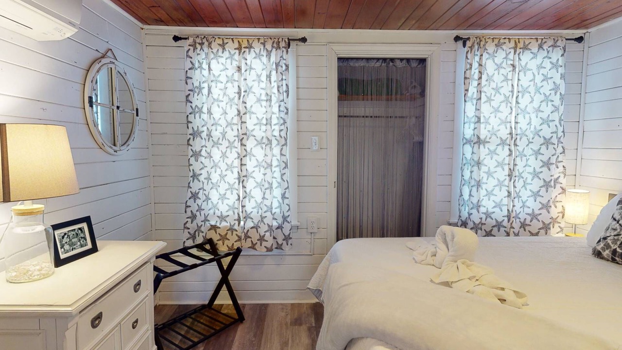 Photo of Bedroom in Treasure Island