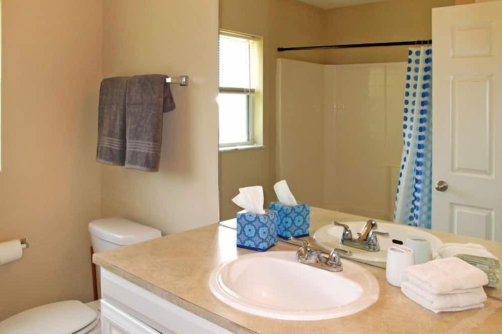 Photo of Bathroom in Eisenhower