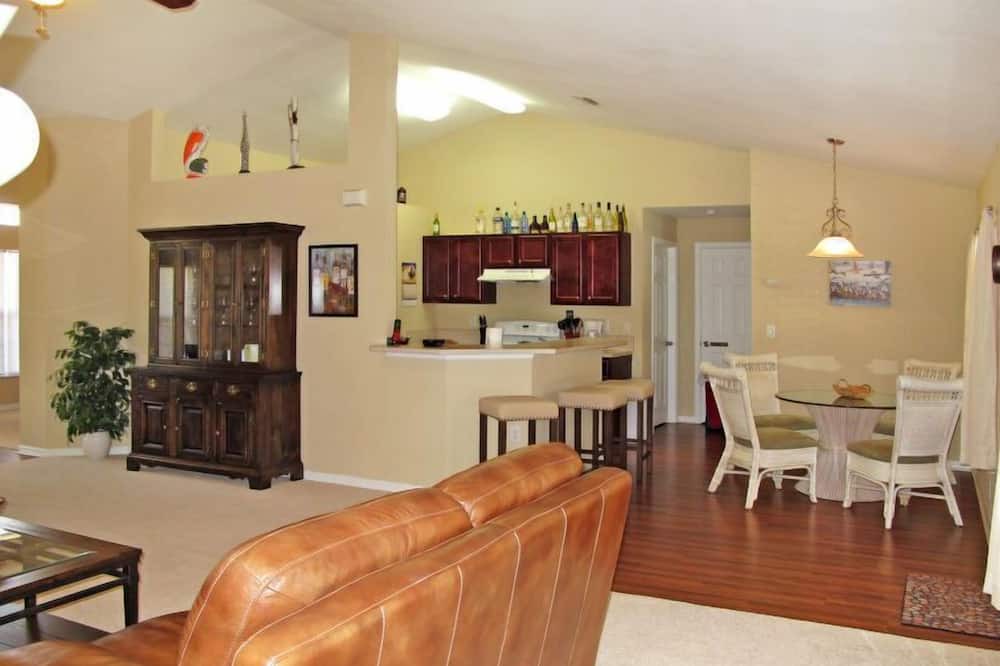 Photo of Livingroom in Eisenhower