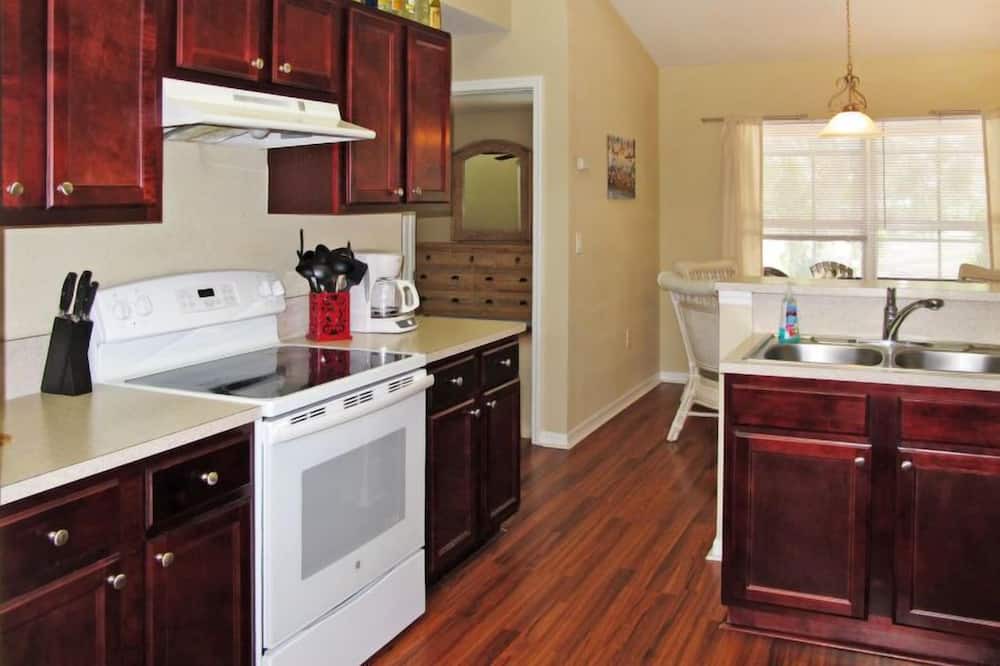 Photo of Kitchen in Eisenhower