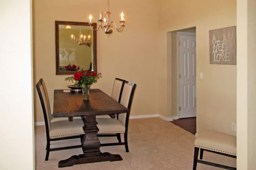 Photo of Kitchen in Eisenhower