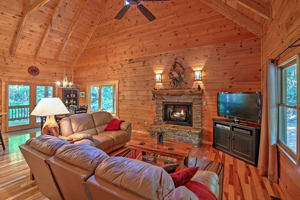 Photo of Bedroom in Dahlonega