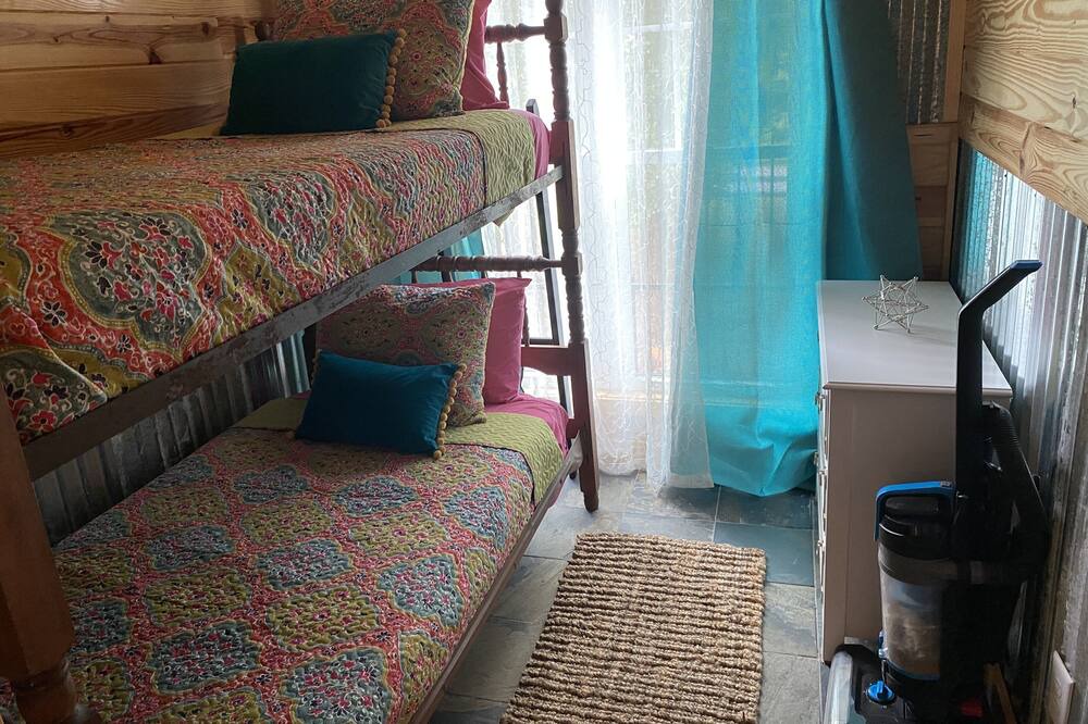 Photo of Bedroom in Colbert