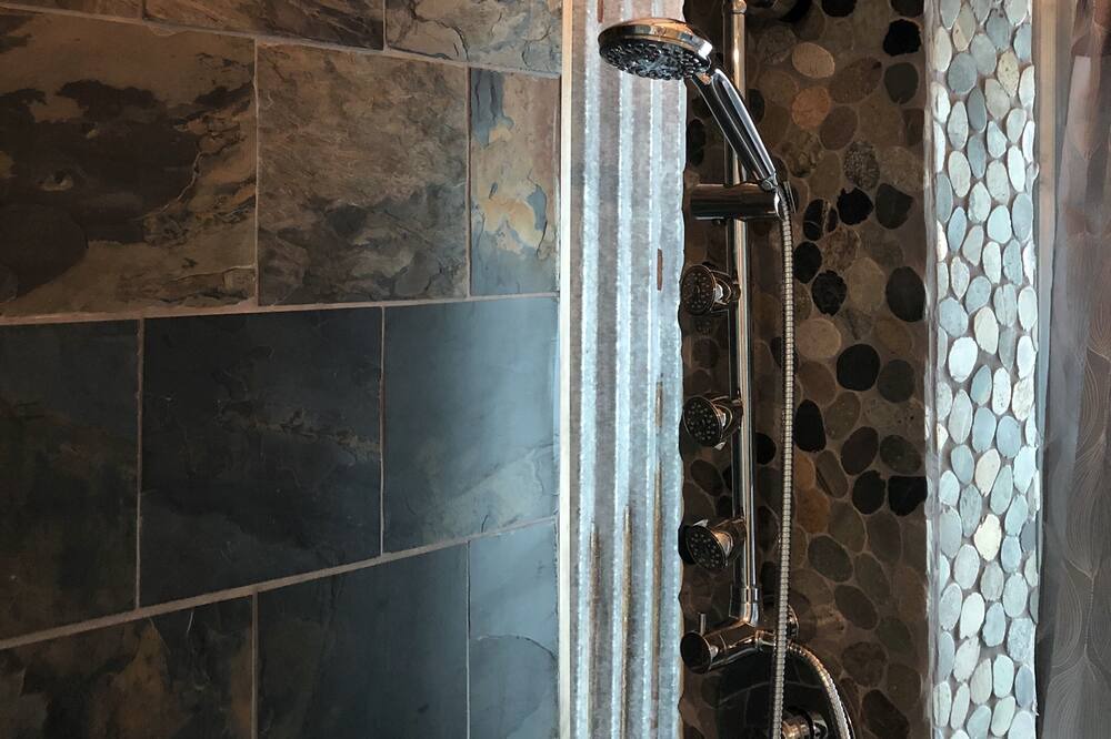 Photo of Bathroom in Colbert