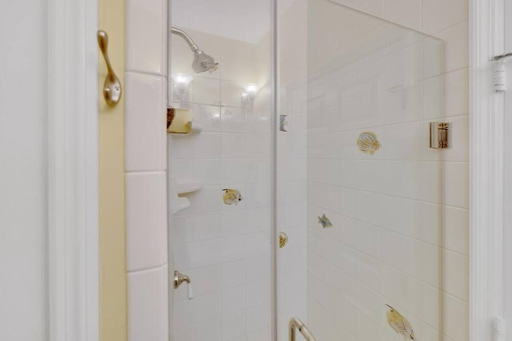 Photo of Bathroom in Marathon