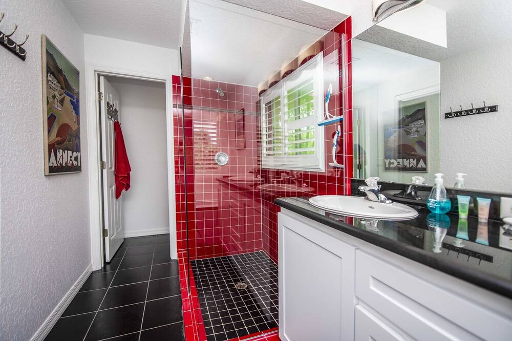 Photo of Bathroom in Groveland
