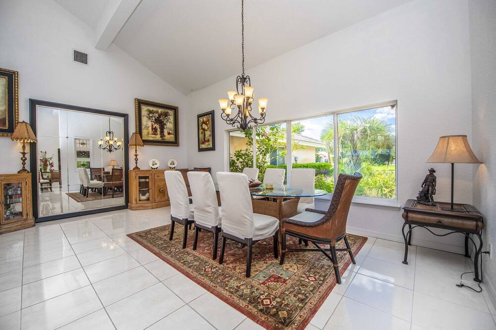 Photo of Livingroom in Groveland