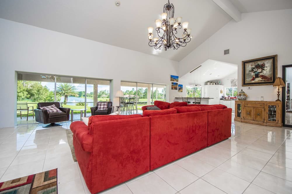 Photo of Livingroom in Groveland