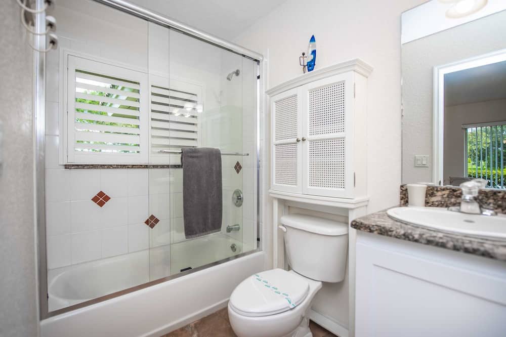 Photo of Bathroom in Groveland