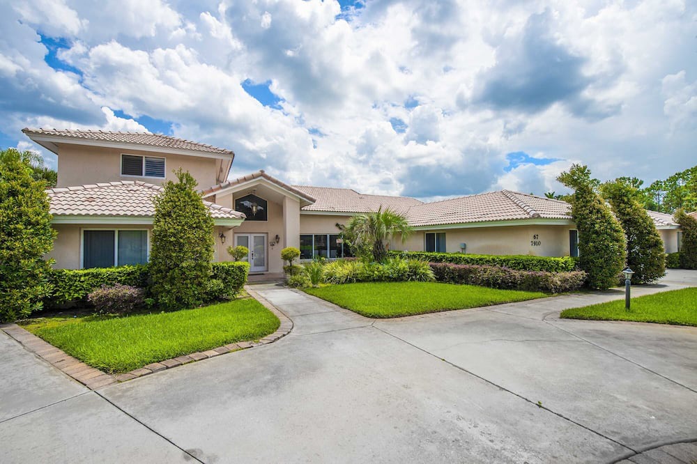 Photo of Outdoor in Groveland
