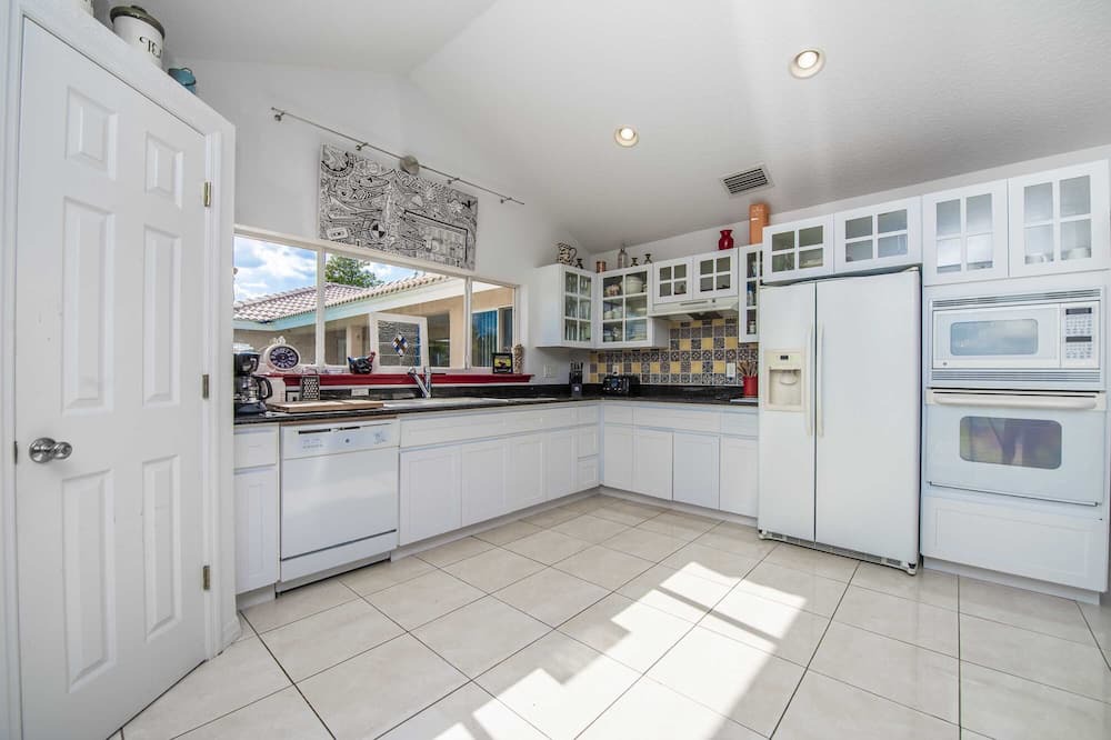Photo of Kitchen in Groveland